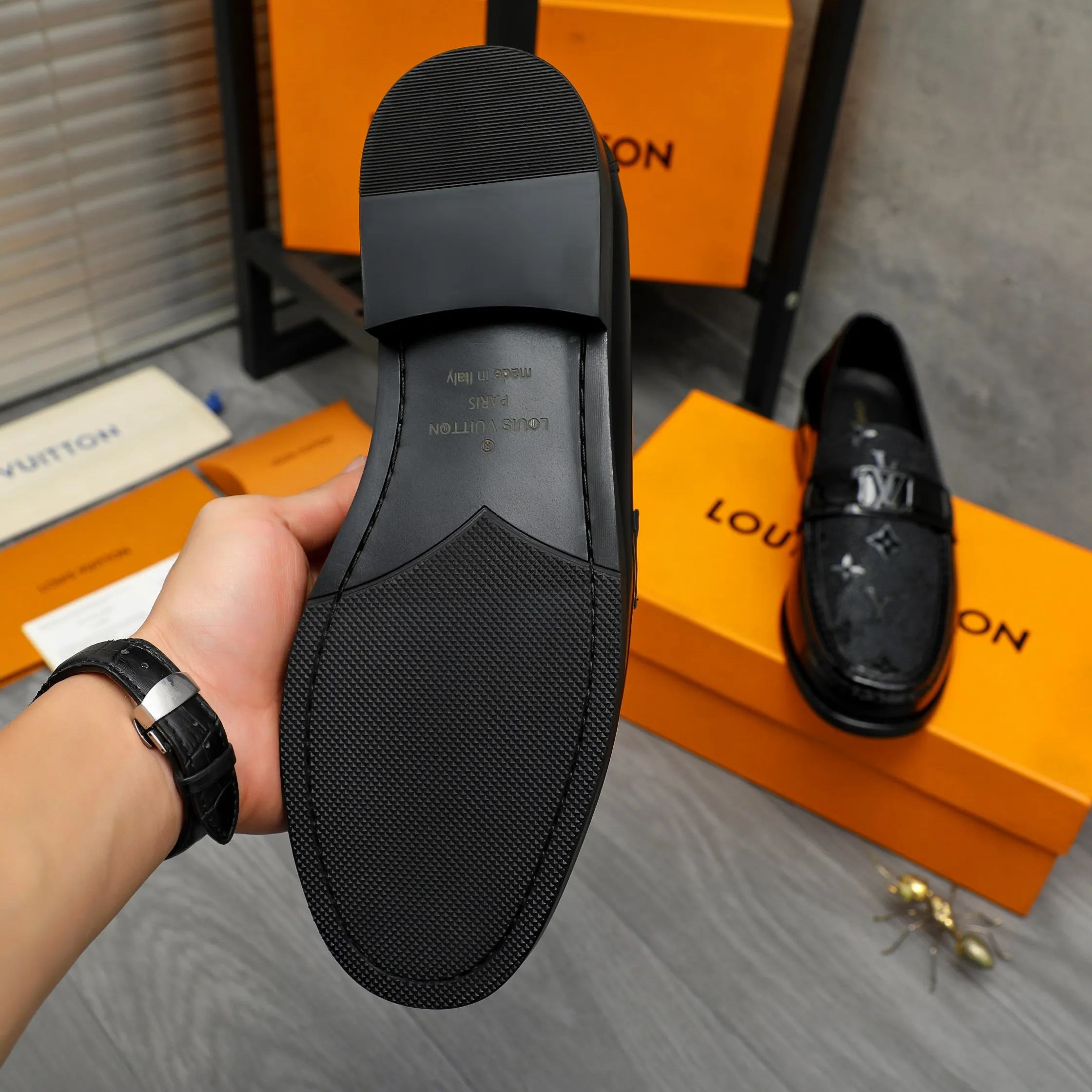 Men's shoes 💰p460 Product trademark: LV "Louis Vuitton" business slip-on leather shoes Regular size: 39-45 (45 is custom-made and non-returnable) Product materials: Selected embossed cowhide upper, cowhide lining, original rubber outsole